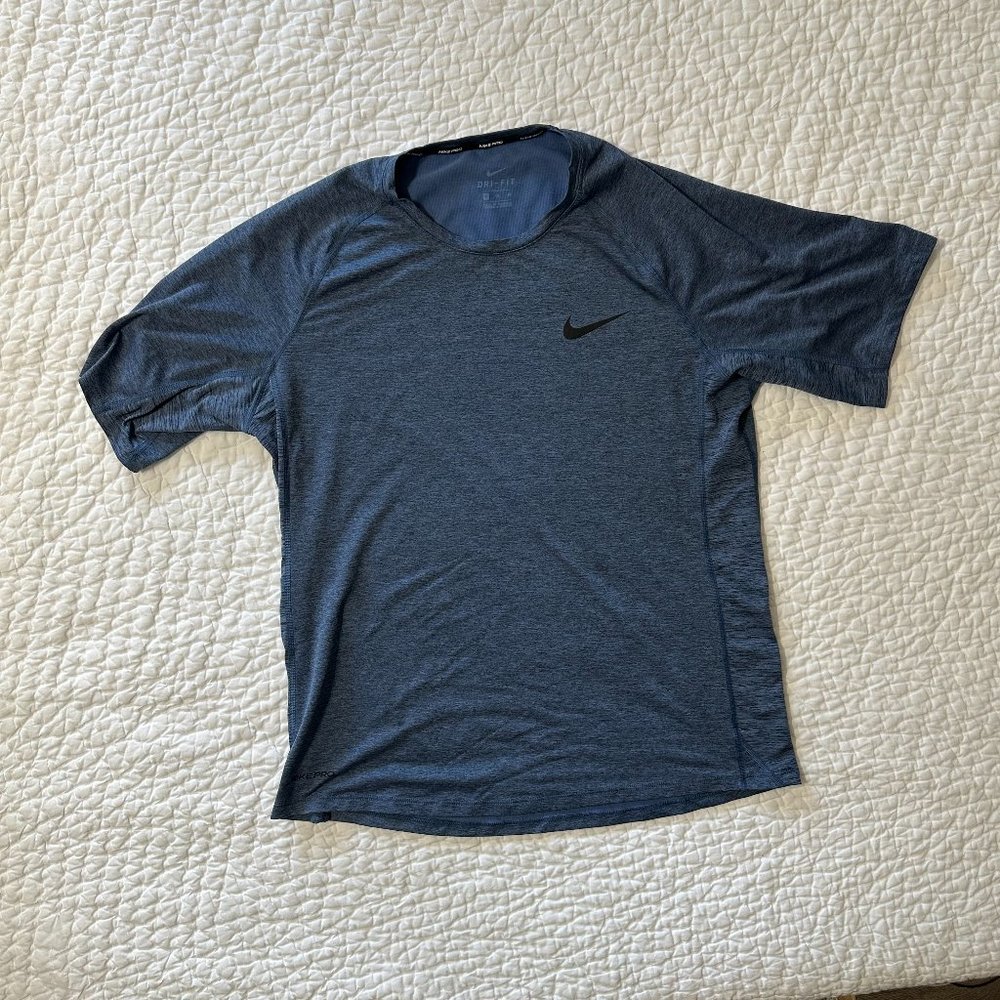 NIKE PRO - Dri Fit Short Sleeve Athletic Fit Shirt - XL